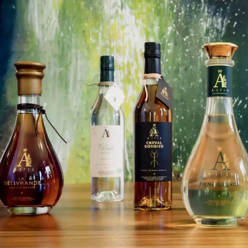 Différentes bouteilles de rhum A1710 Différentes bouteilles de rhum A1710